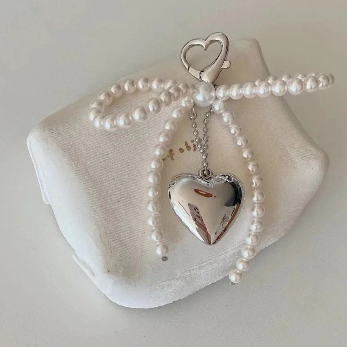 Y2K Keychain with Pearl Beads Heart Pendant Pink Blue Bow Design Fashion Key Ring Delicate Gift for Her Accessory