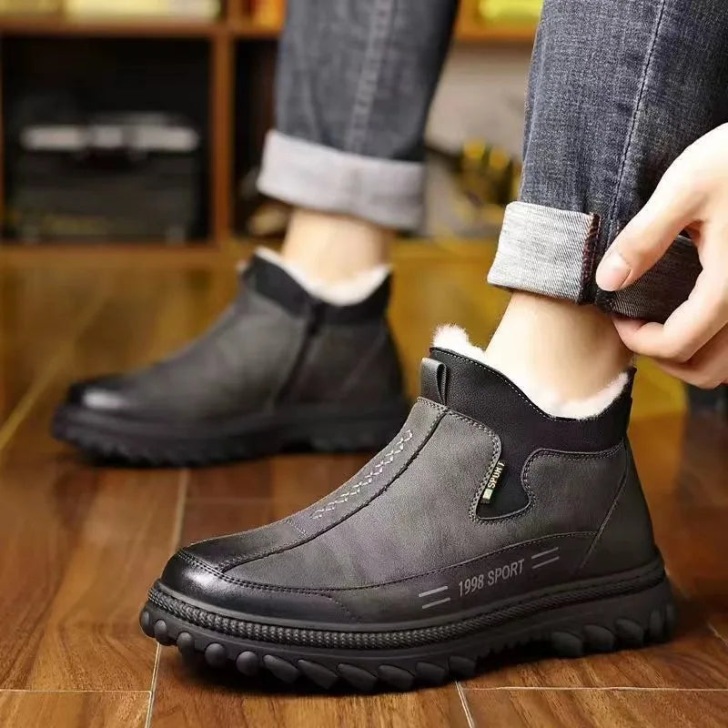 New winter men's casual warm plush cotton shoes, high-top outdoor Northeast heavy warm heat-locking cotton leather shoes