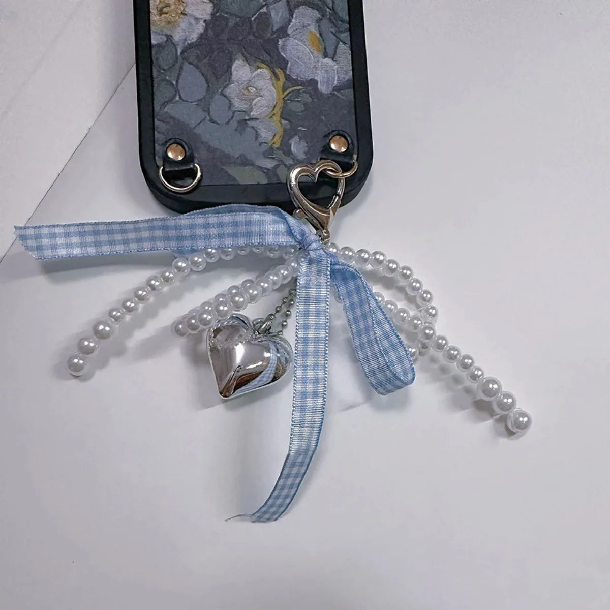 Y2K Keychain with Pearl Beads Heart Pendant Pink Blue Bow Design Fashion Key Ring Delicate Gift for Her Accessory