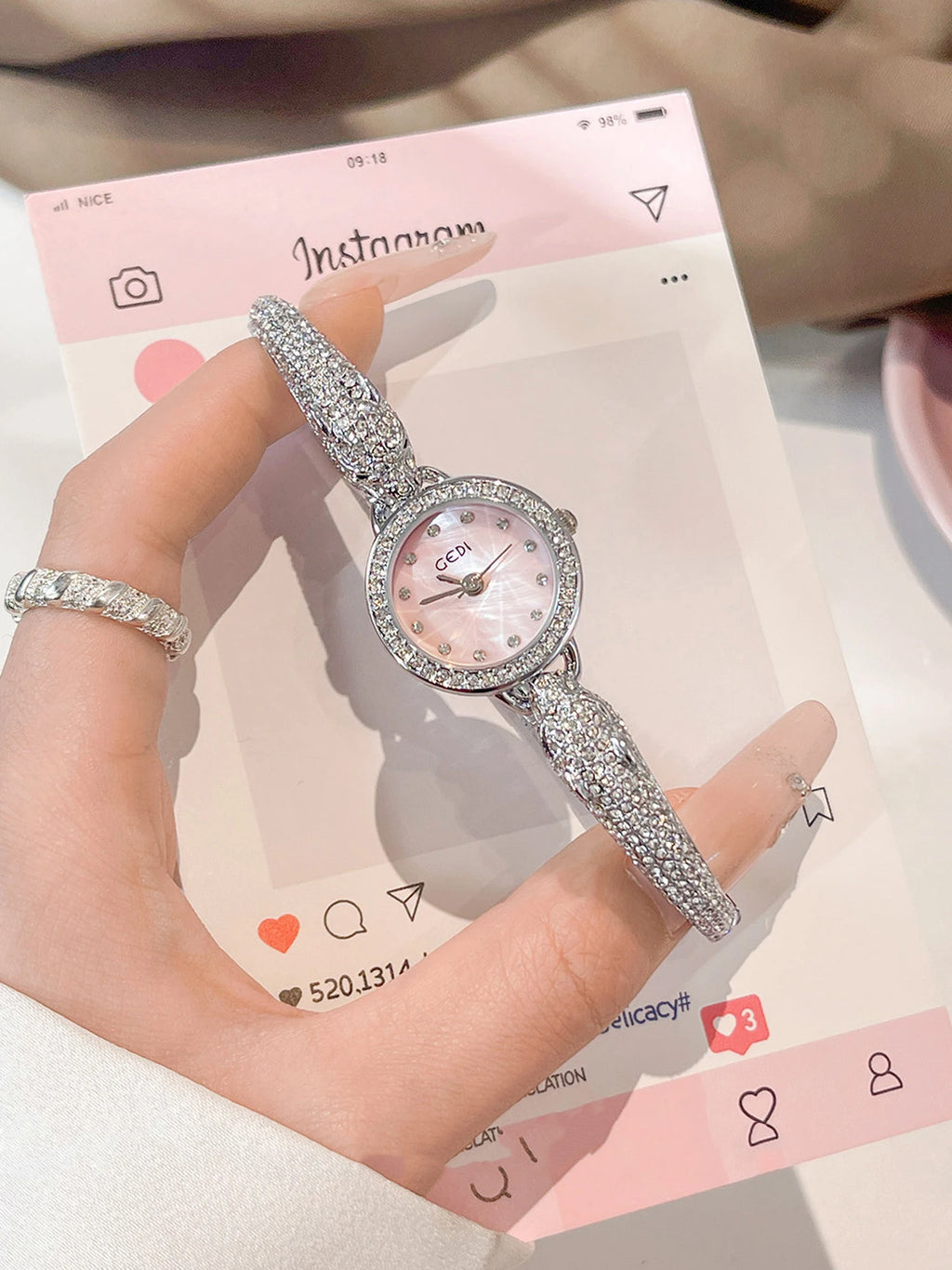 Retro Classic Luxury Watch for Women Diamond-Studded Bracelet Quartz Ladies Watch Dragon-Shaped Bracelet Ladies Wristwatch Gift
