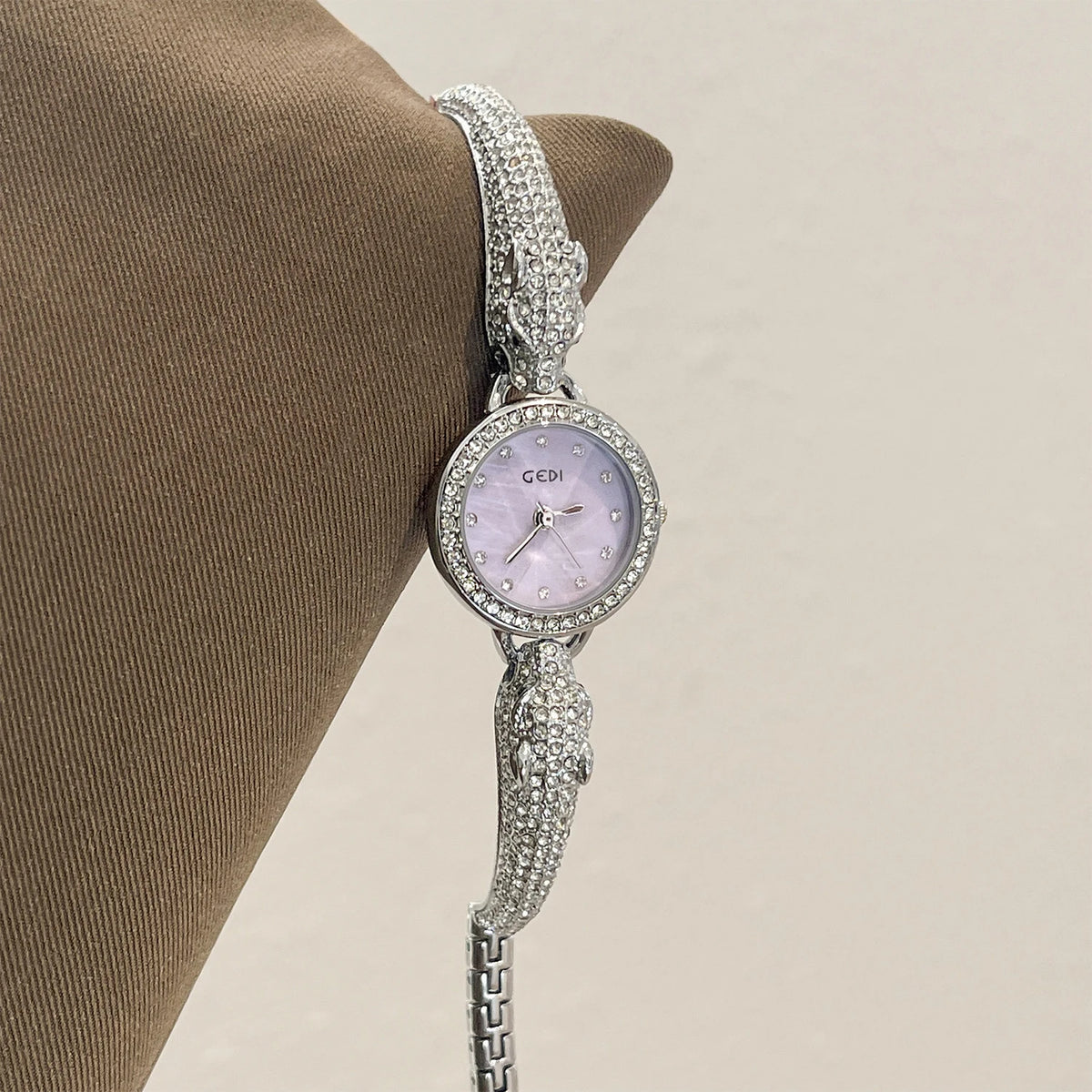 Retro Classic Luxury Watch for Women Diamond-Studded Bracelet Quartz Ladies Watch Dragon-Shaped Bracelet Ladies Wristwatch Gift