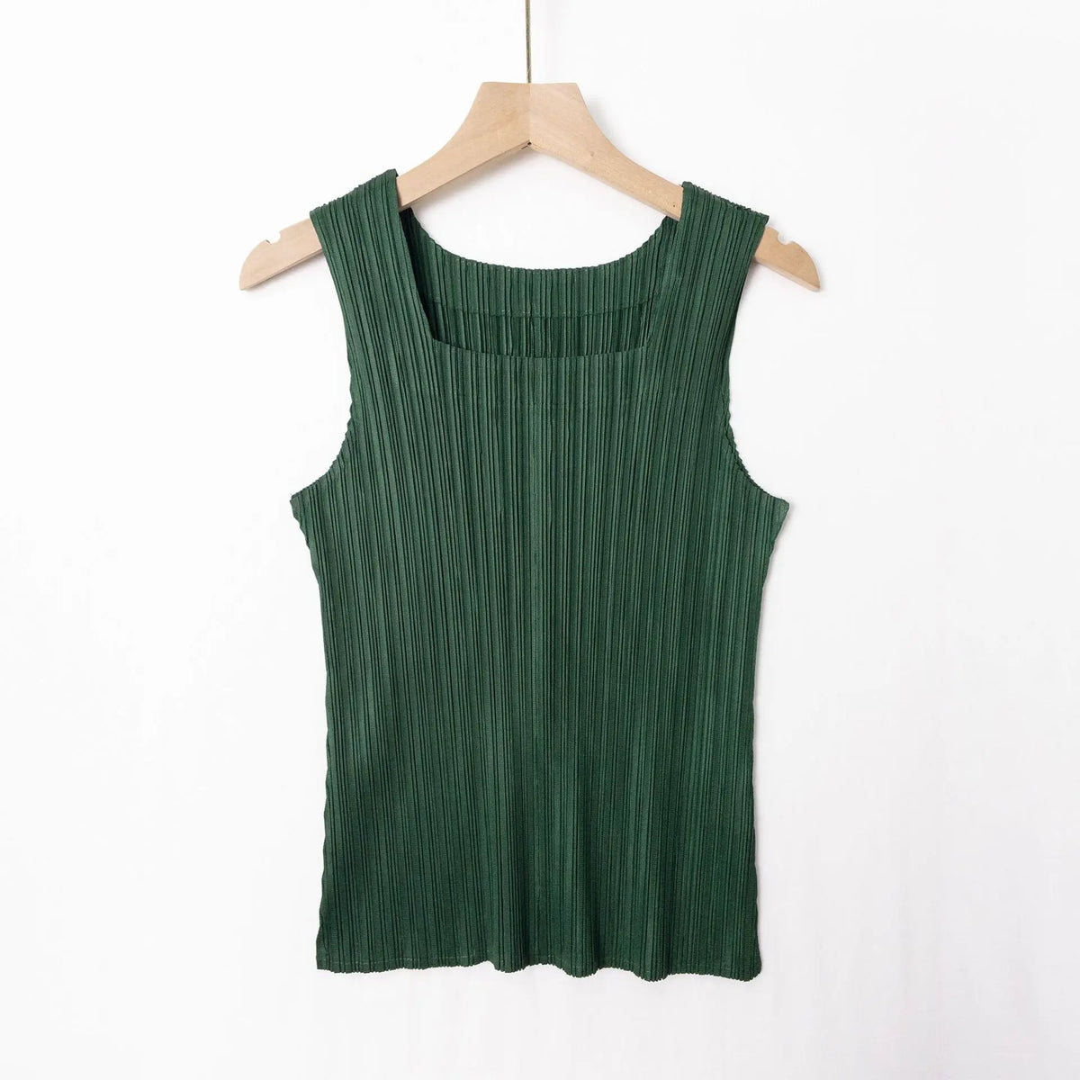 Miyake Pleated Vest 2026 Summer New Sleeveless T-Shirt Simple Fashion Elegant Casual Base Shirt Women's Lightweight Stretch Top