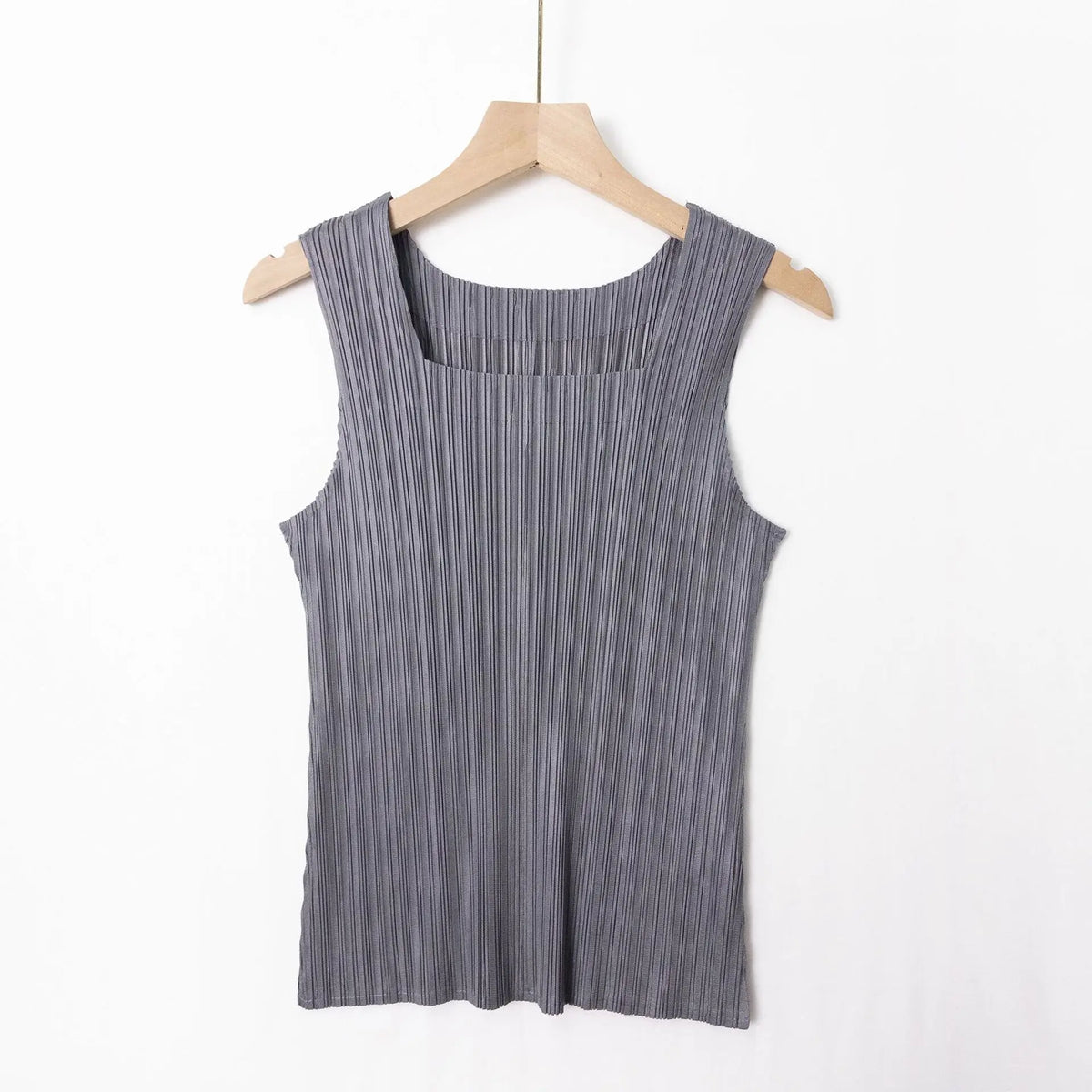 Miyake Pleated Vest 2026 Summer New Sleeveless T-Shirt Simple Fashion Elegant Casual Base Shirt Women's Lightweight Stretch Top