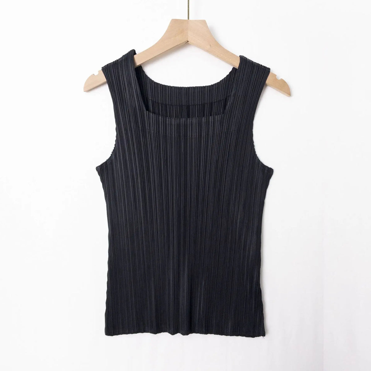 Miyake Pleated Vest 2026 Summer New Sleeveless T-Shirt Simple Fashion Elegant Casual Base Shirt Women's Lightweight Stretch Top