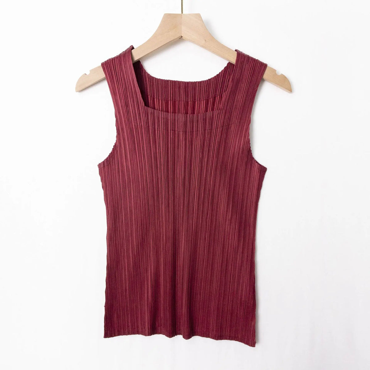 Miyake Pleated Vest 2026 Summer New Sleeveless T-Shirt Simple Fashion Elegant Casual Base Shirt Women's Lightweight Stretch Top